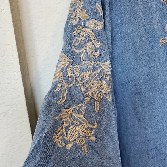 J.Jill Embroidered Elastic Sleeve Top. Size Large - Picture 4 of 8